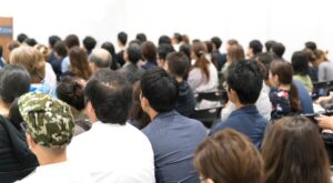 技能講習の会場と受講者